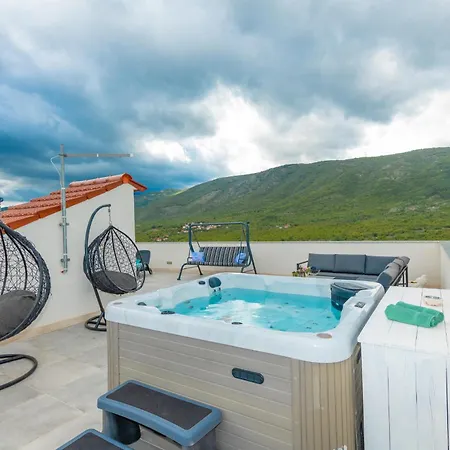 Villa Hill Stars, Makarska- Slivno *